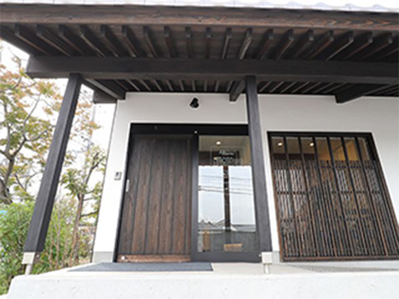医療法人さくら会 早島クリニック耳鼻咽喉科皮膚科入口